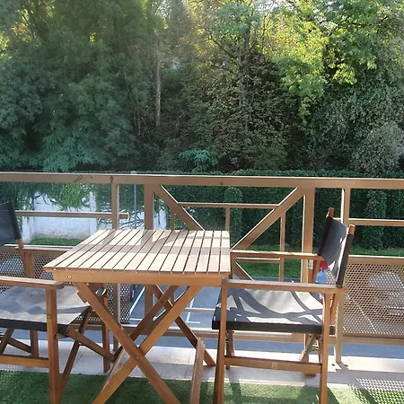 Le Leman Rose Apartment